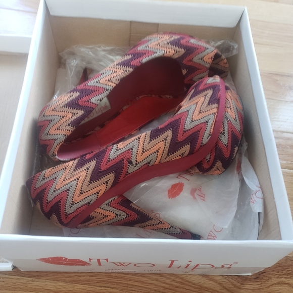 Two Lips peep toe platform shoes - Picture 2 of 5